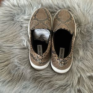 NWOT Steve Madden Size 8.5 Snakeskin Sneakers